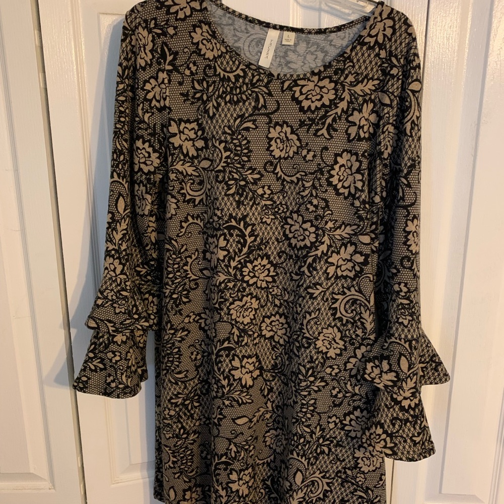 Tacera size Large dress Black and Tan